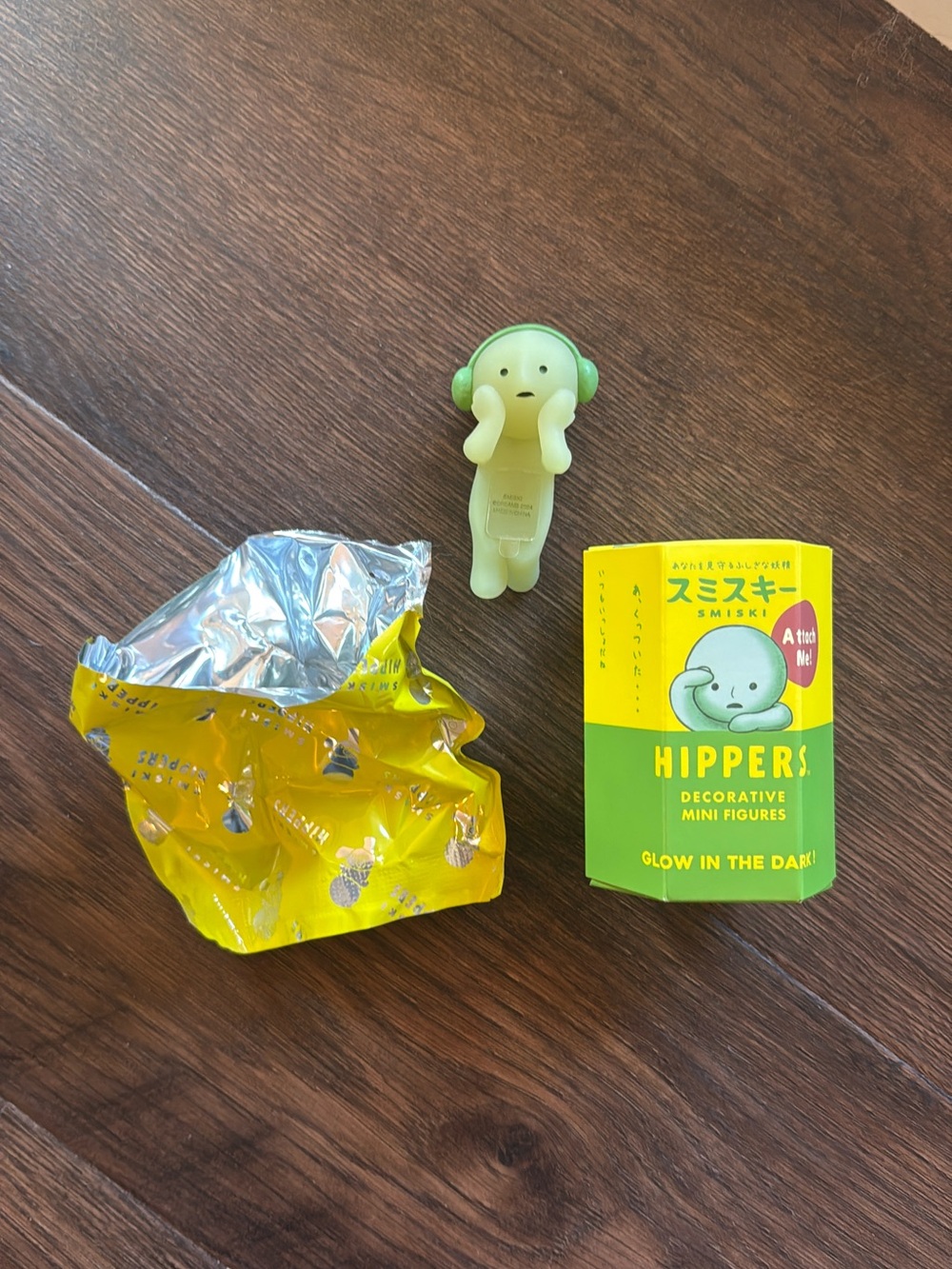 Surprise Headphone Smiski Hipper - Glow-In-The-Dark Decorative Mini Figurine